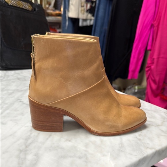 Nisolo Leather Dari Boot 2.0 in Almond Size 6.5 - Picture 2 of 16